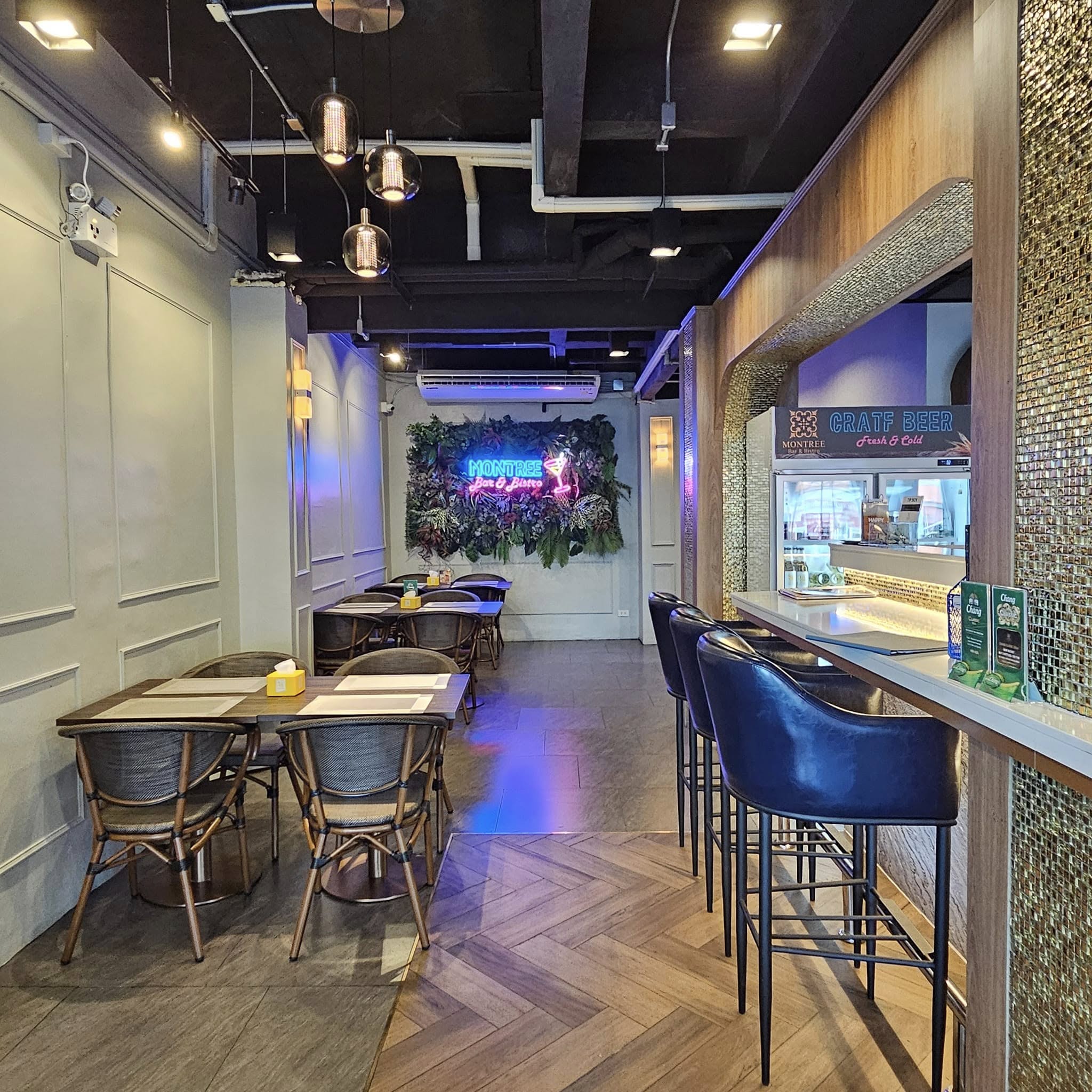 Montree Bar