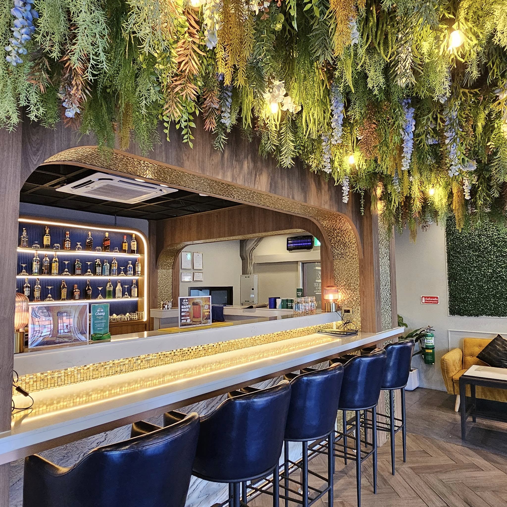 Montree Bar