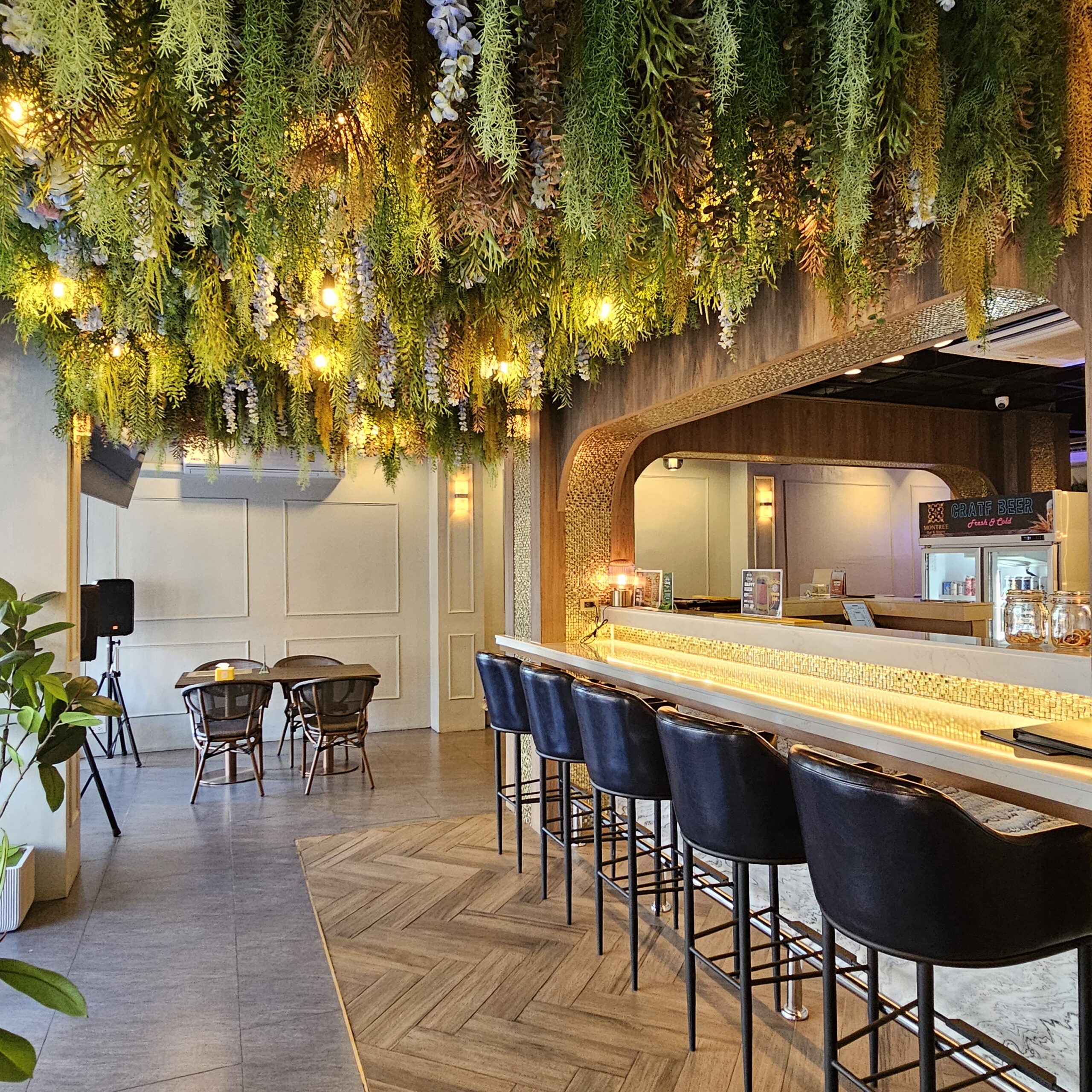 Montree Bar