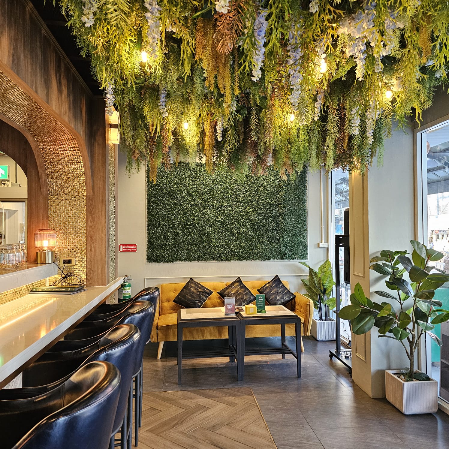 Montree Bar